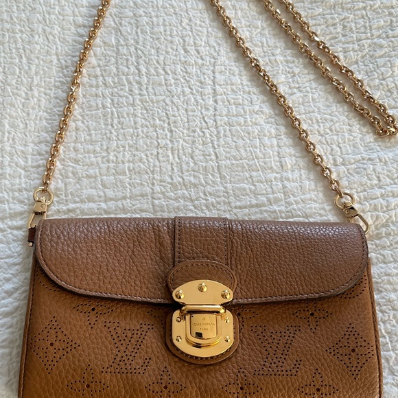 Louis Vuitton Mahina Iris Amelia Wallet - Picture 11 of 16